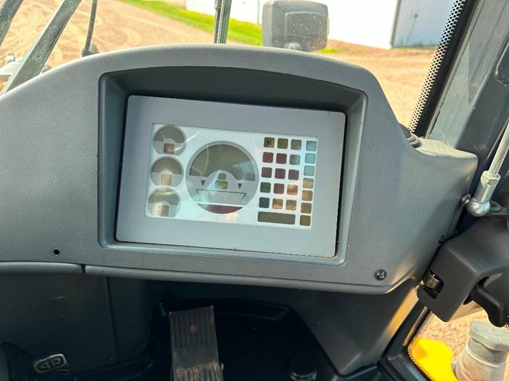 2014-deere-344k-image-49