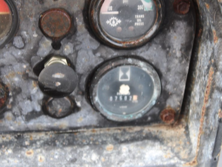 1992-deere-750b-image-9