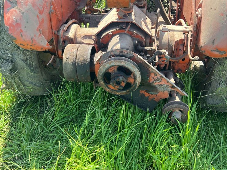 allis-chalmers-with-sickle-mower-image-33