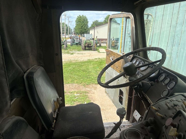 white-freightliner-cabover-semi-image-126