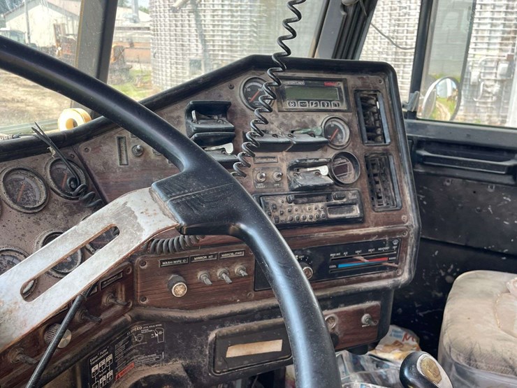 freightliner-semi-image-38