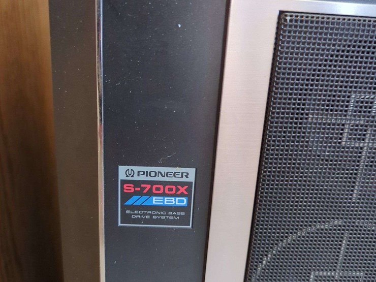 vintage-pioneer-complete-audio-system-lot---receiver/turntable/cd/tape/tuner-and-speakers-with-cabinet-image-12