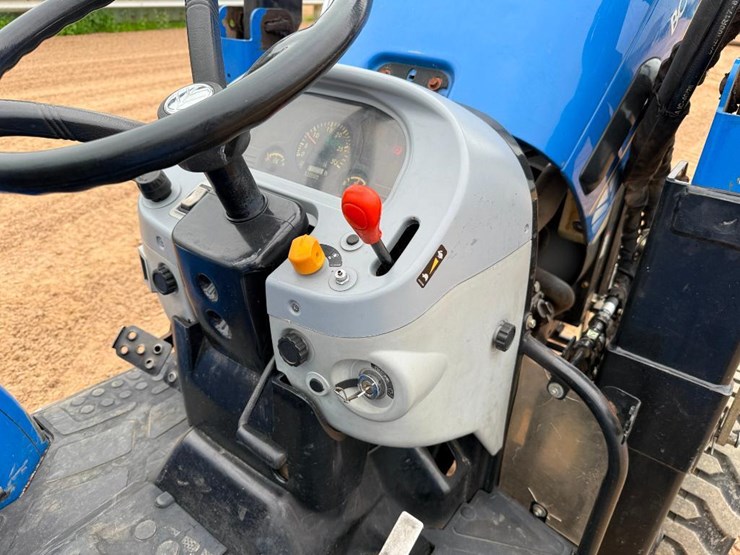 2010-new-holland-boomer-30-image-42