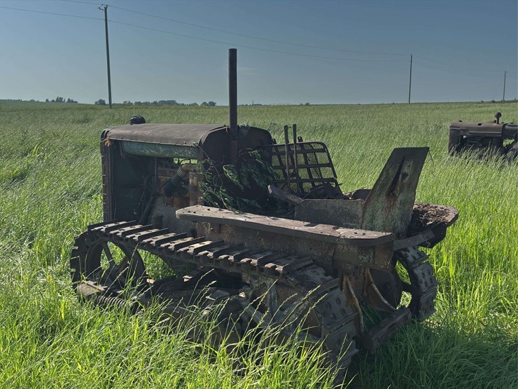 caterpillar-fifteen-crawler-image-3