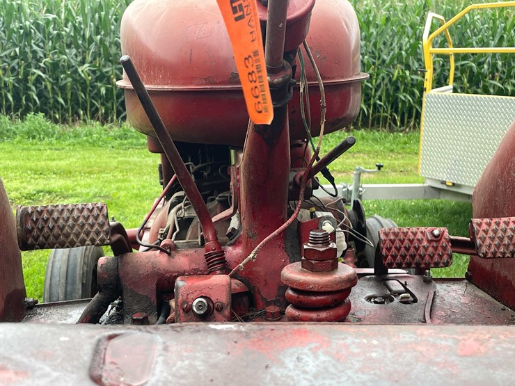 #6683-•-international-tractor-image-14