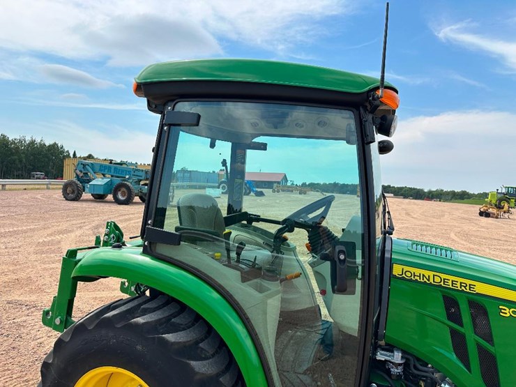 2018-john-deere-3033r-image-18