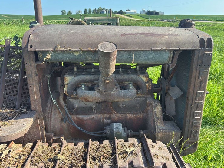 caterpillar-fifteen-crawler-image-14