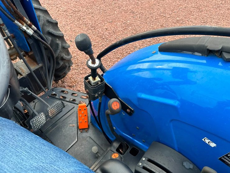 2001-new-holland-tn70-image-40