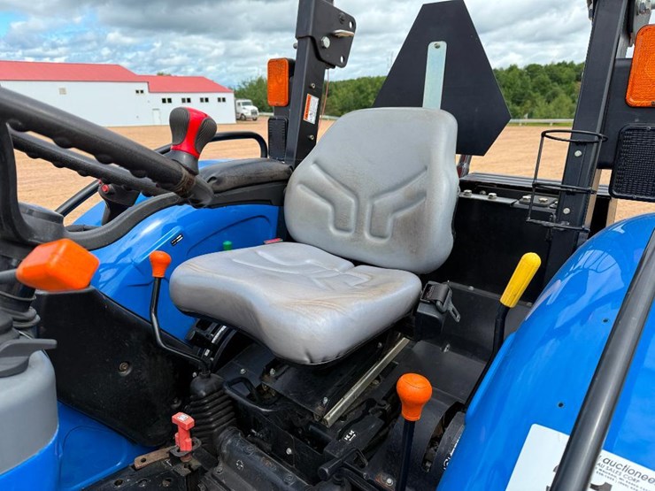 2019-new-holland-workmaster-70-image-40