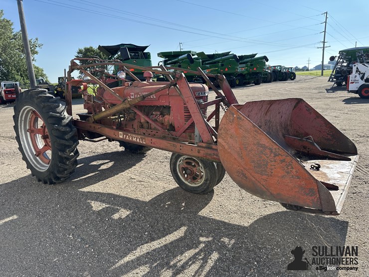 1940-farmall-h-2wd-tractor-w/hyd-loader-&-trip-bucket-image-3