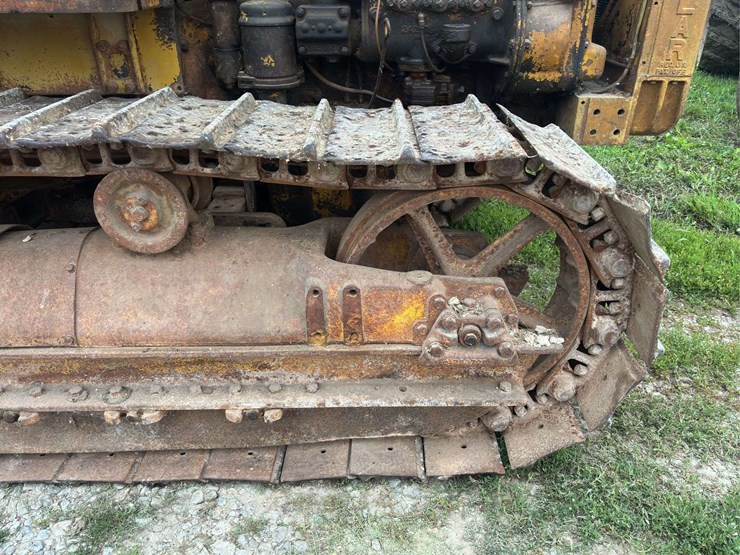 caterpillar-forty-diesel-crawler-image-11