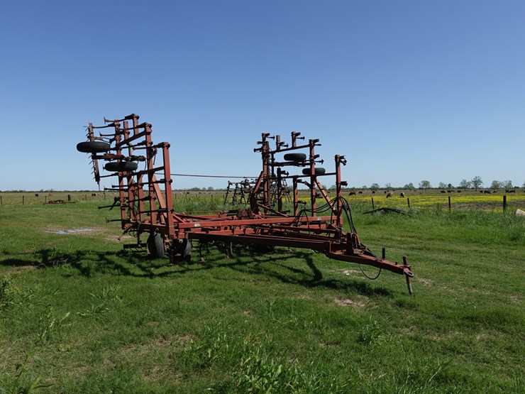 #4201-•-case-ih-field-cultivator-image-2