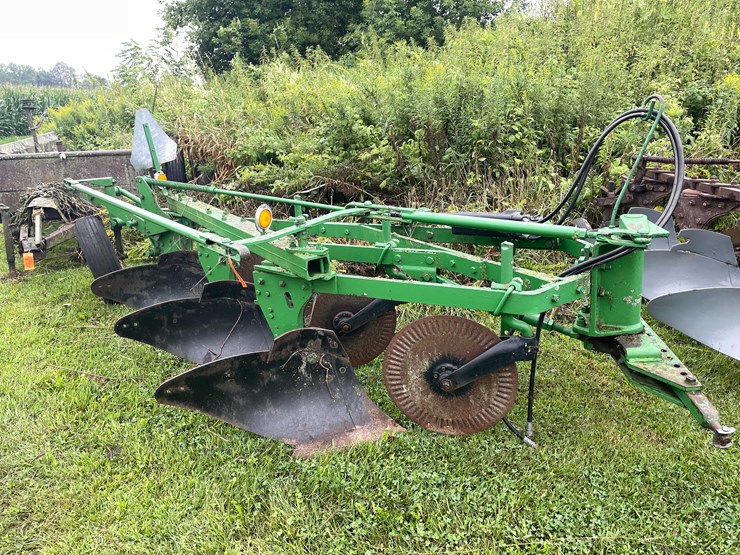 #7466-•-john-deere-moldboard-plow-image-3