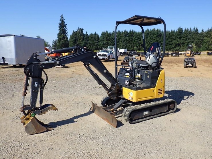 2019-deere-17g-image-1