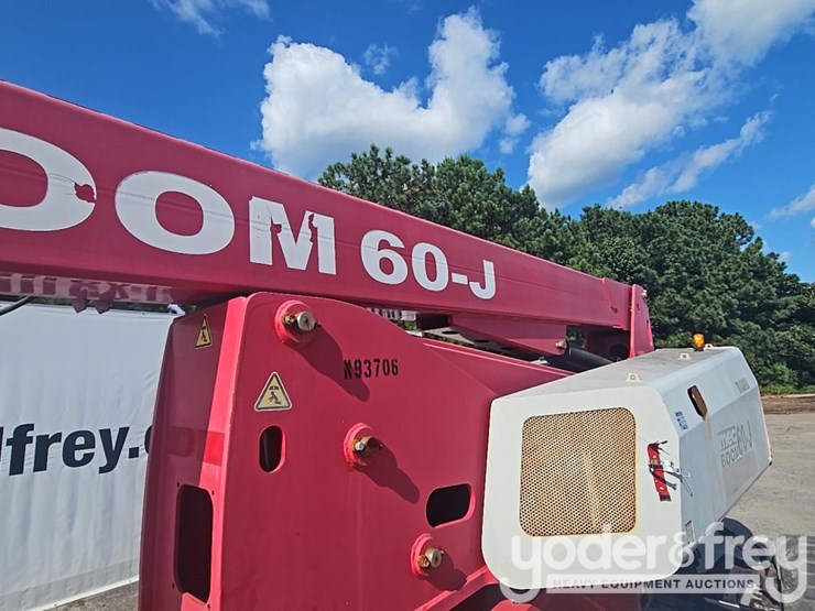 2016-mec-60jd-60'-telescopic-boom-lift,-42'-horizontal-reach,-500lb-capacity-image-14