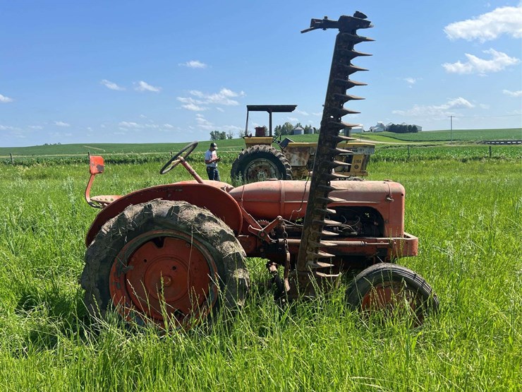 allis-chalmers-with-sickle-mower-image-6