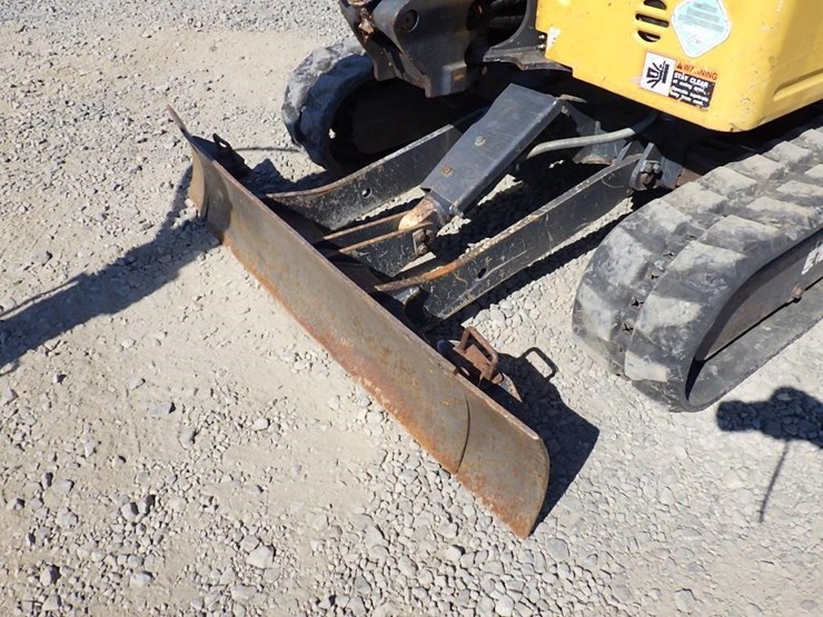 2019-deere-17g-image-13