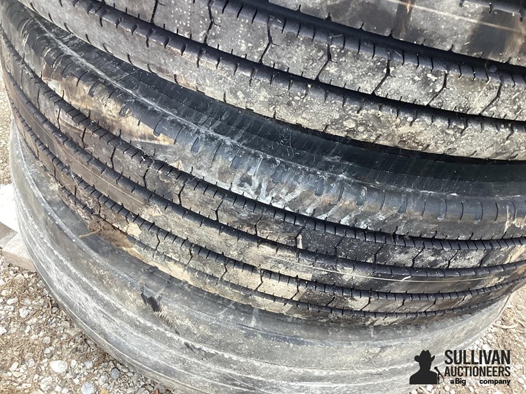 11r22.5-tires-&-rims-image-13
