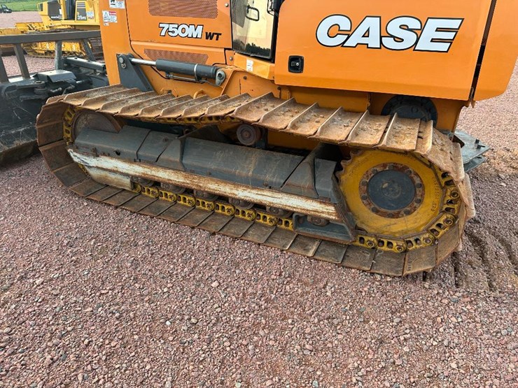 2020-case-750m-image-7