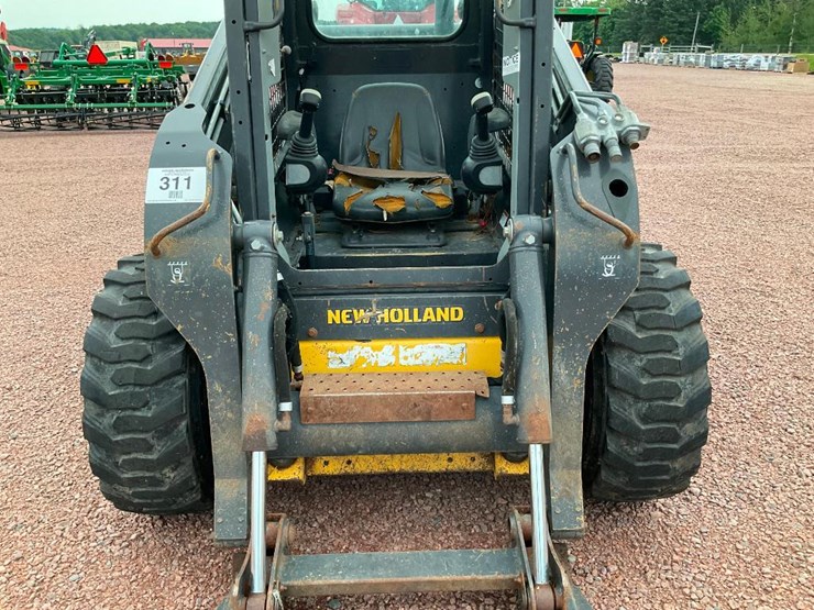 2015-new-holland-l223-image-13