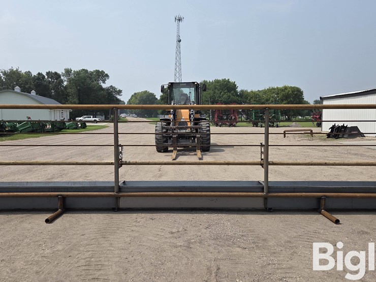 24'-free-standing-panel-w/-feed-trough-image-6