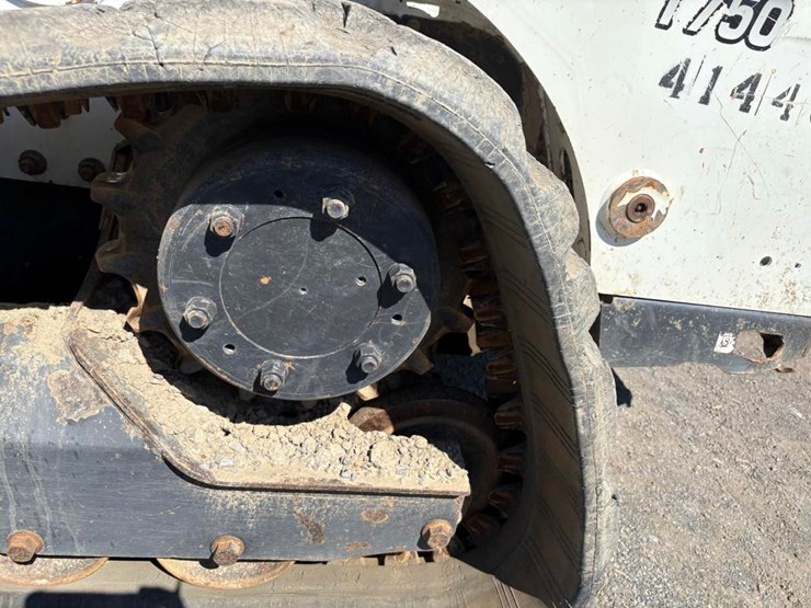 2017-bobcat-t750-image-11