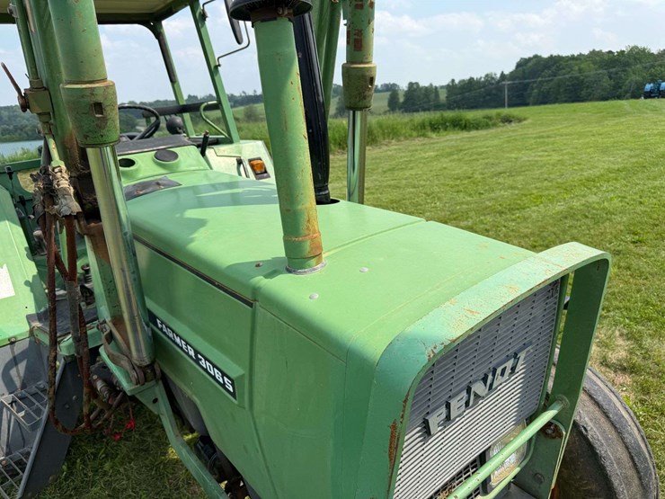 low-hour-fendt-306ls-with-loader-image-17