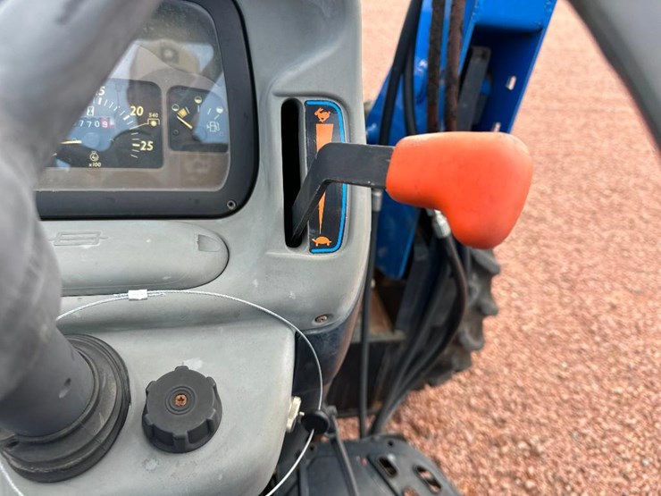 2001-new-holland-tn70-image-39