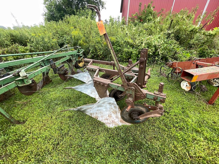#7462-•-john-deere-moldboard-plow-image-3