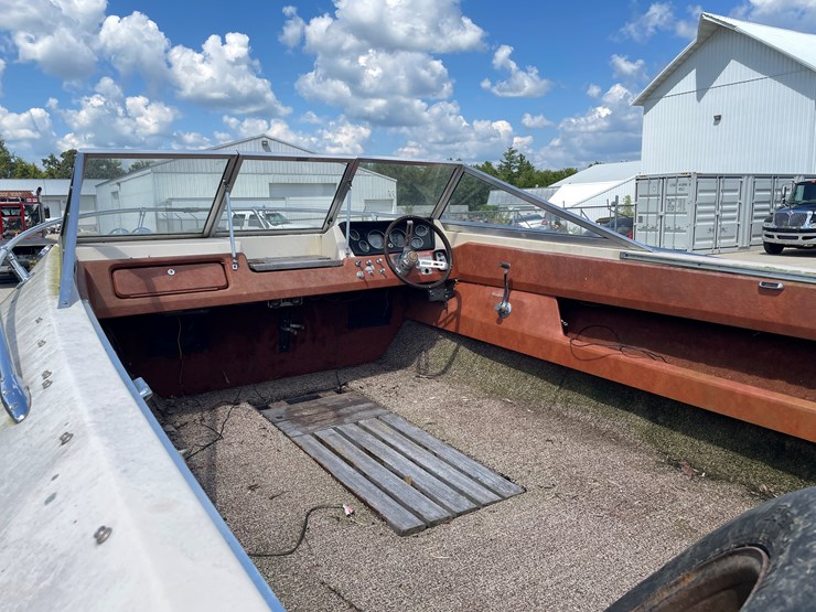 #6340-•-century-22'-boat-(no-title)-image-29