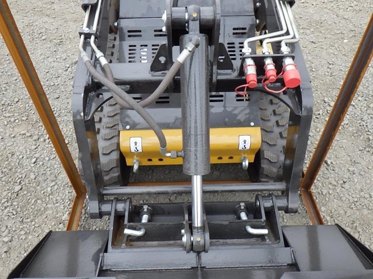 2025-cfg-kkta27-skid-steer-tracked-loader-image-6