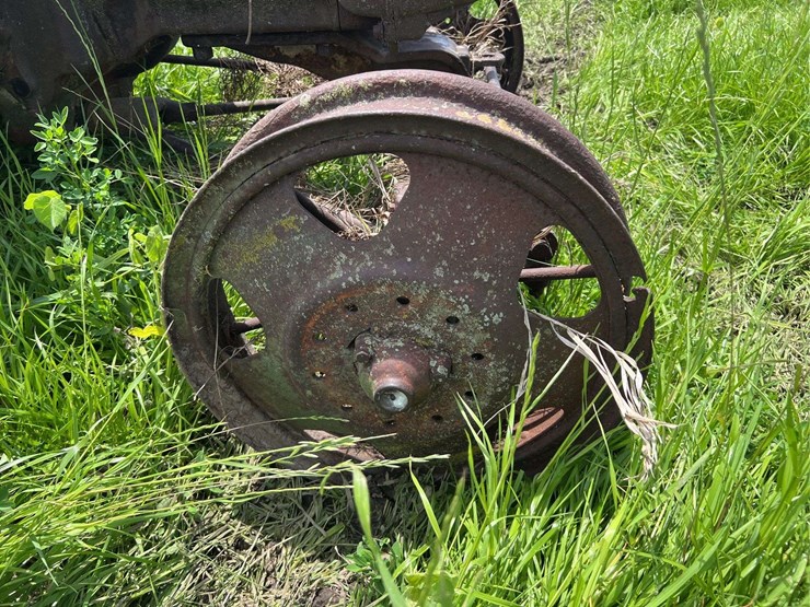 john-deere-unstyled-model-d-image-10