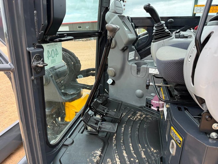 2021-deere-60g-image-47