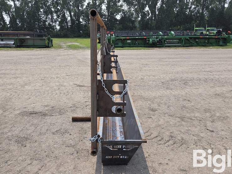 24'-free-standing-panel-w/-feed-trough-image-4