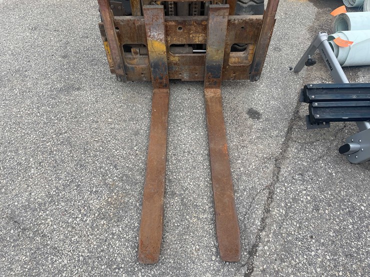 #1367-•-allis-chalmers-pneumatic-3000-lb.-capacity-forklift-(o3)-image-20