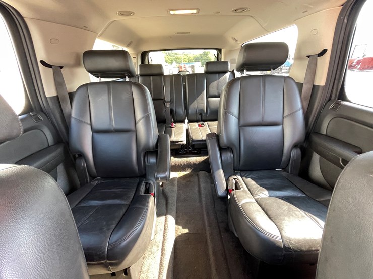#6288-•-2008-chevy-suburban-(has-wi-title)-image-19