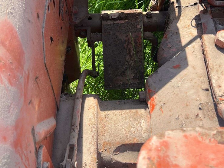 allis-chalmers-with-sickle-mower-image-39