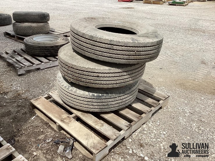 11r17.5-tires-&-rims-image-4