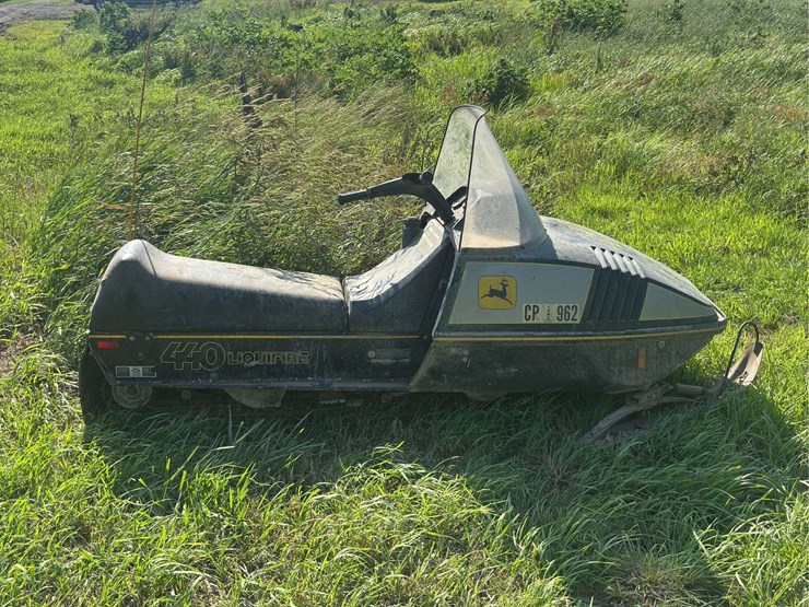 john-deere-440-liquifire-snow-mobile-image-9