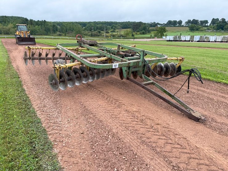 john-deere-210-image-3
