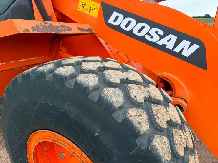 2017-doosan-dl220-5-image-9