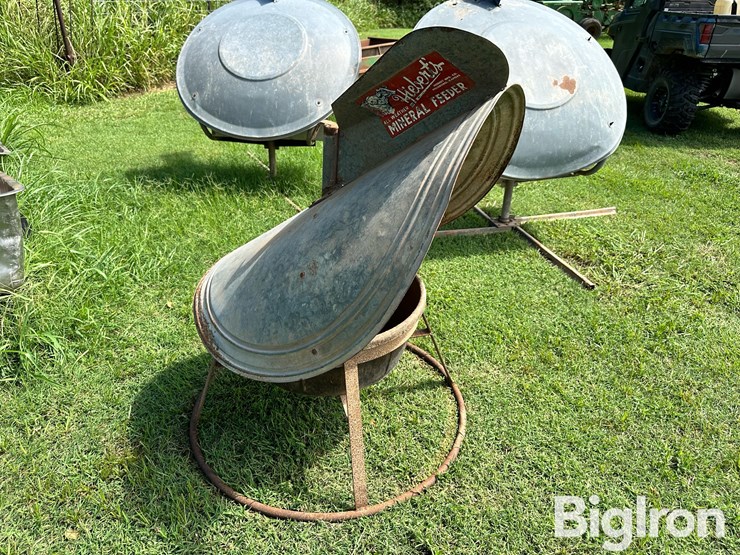 hiebert’s-all-weather-mineral-feeder-image-3