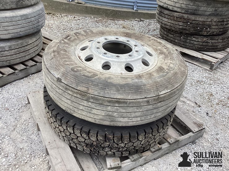 11r22.5-tires-&-rims-image-8