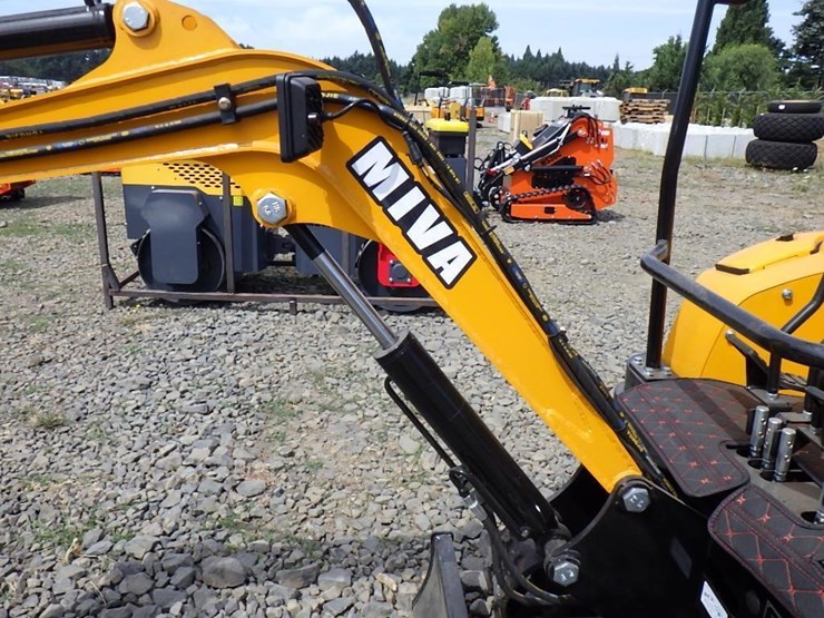 2025-miva-va15p-hydraulic-excavator-image-8