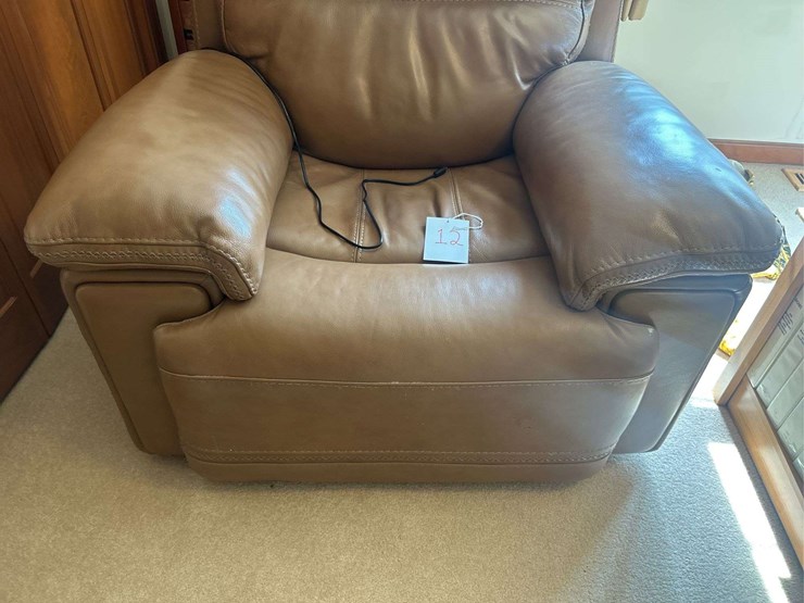leather-recliner-image-3