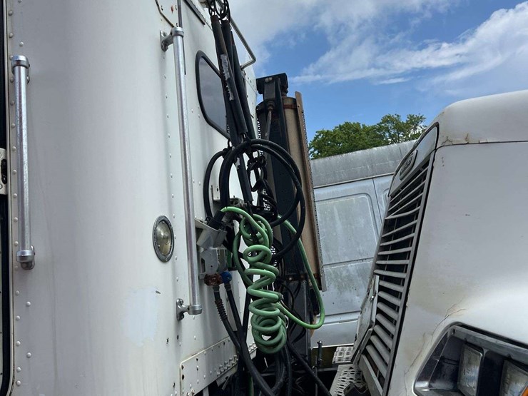 2000-freightliner-s/a-daycab-truck-*inop-image-12