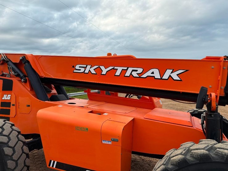 2016-sky-trak-8042-image-19