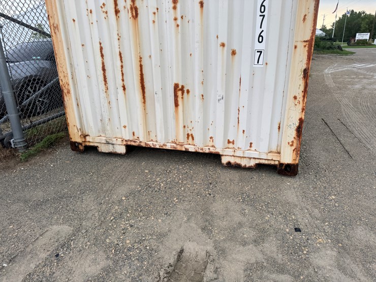 #4426-•-40'-shipping-container-image-10