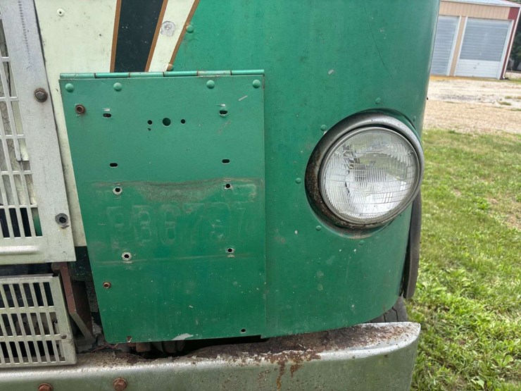 white-freightliner-cabover-semi-image-36