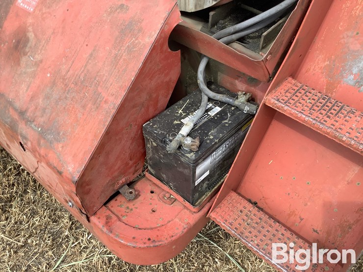 new-holland-1280-small-square-baler-image-14